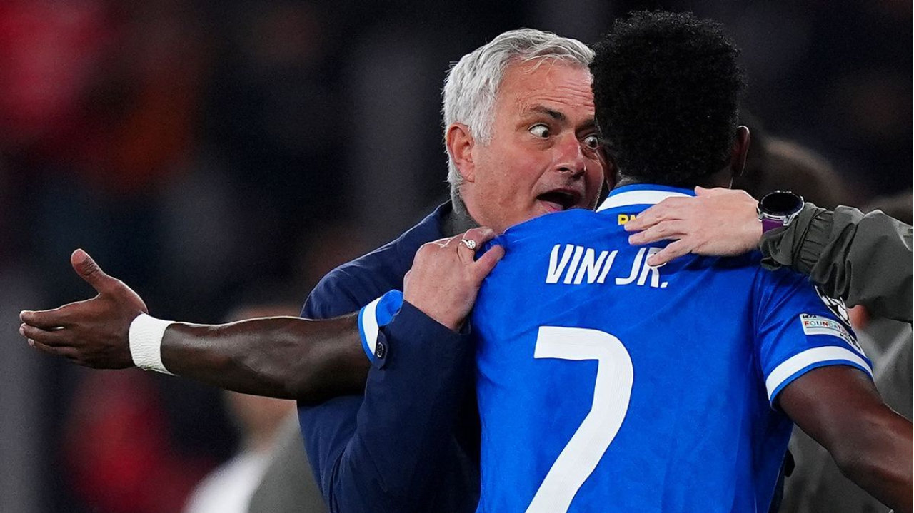 全网怒批！穆里尼奥被指为种族歧视洗白，鲁尼西多夫集体发声反对