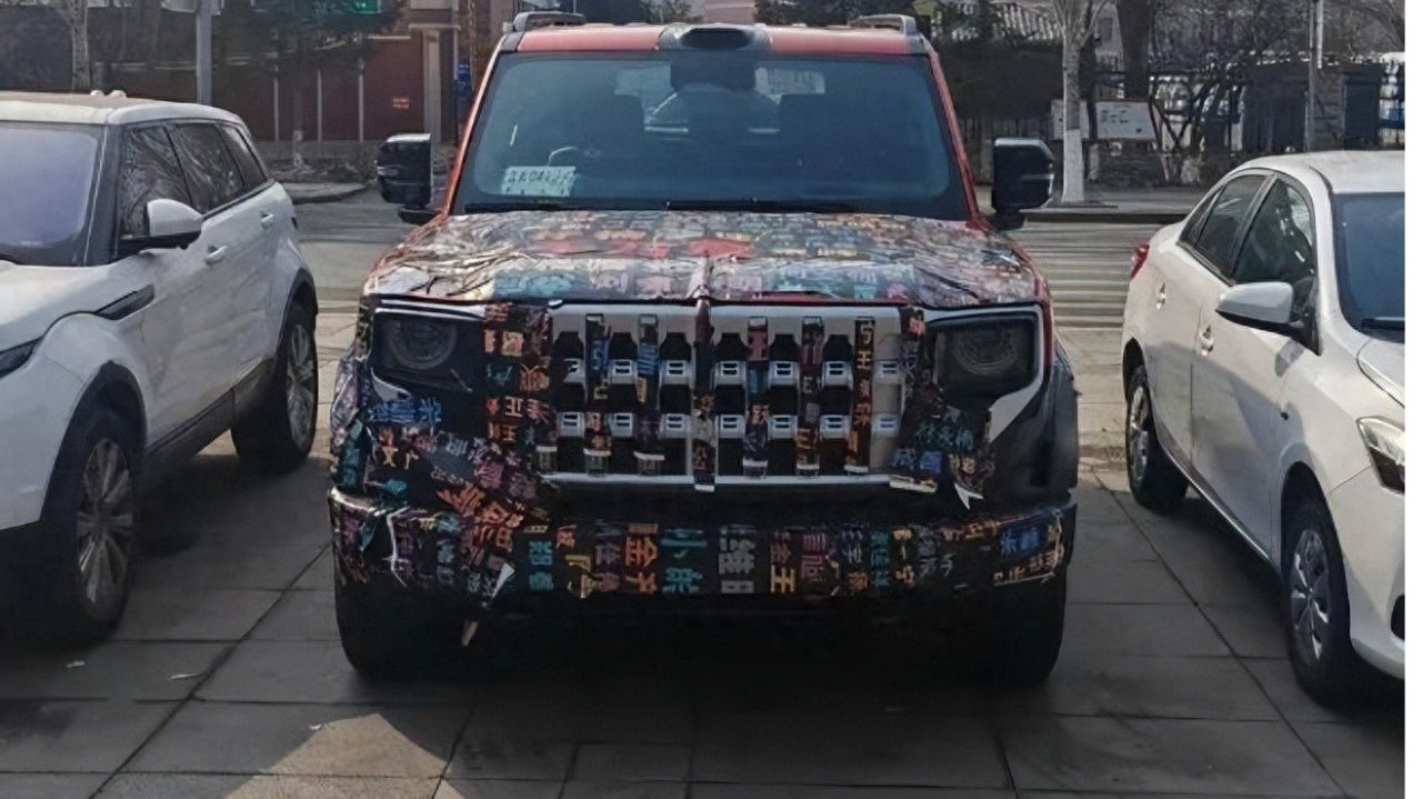 红旗方盒子硬派SUV谍照曝光 四电机+三把锁，这造型够man