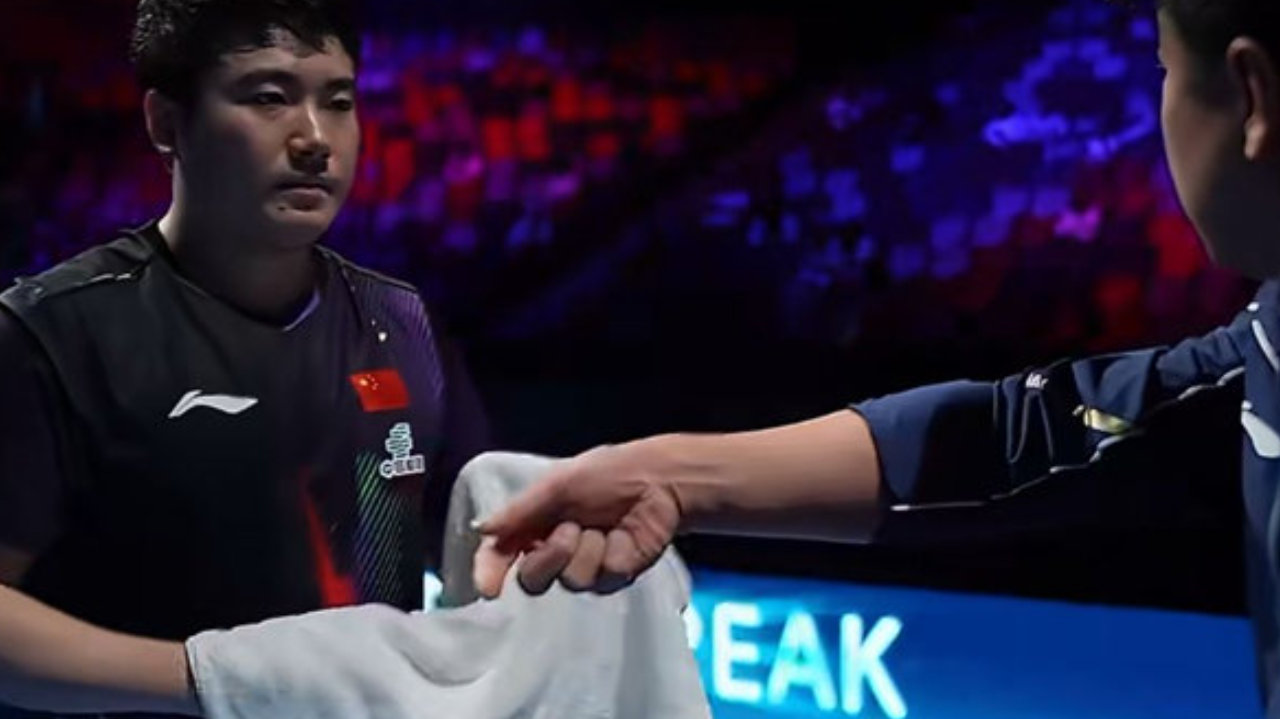 王楚钦又暴露关键弱点，王皓点出梁靖崑输球原因，国足牛人诞生