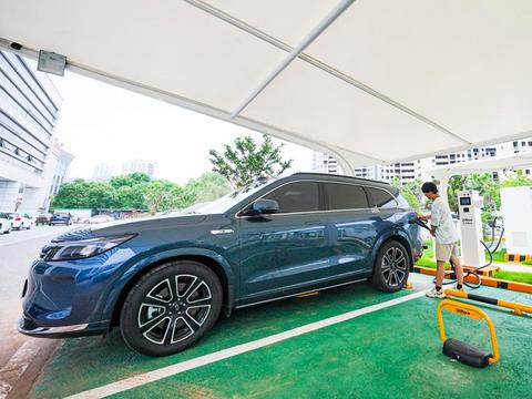 江西南丰：新能源充电桩赋能“绿色出行”