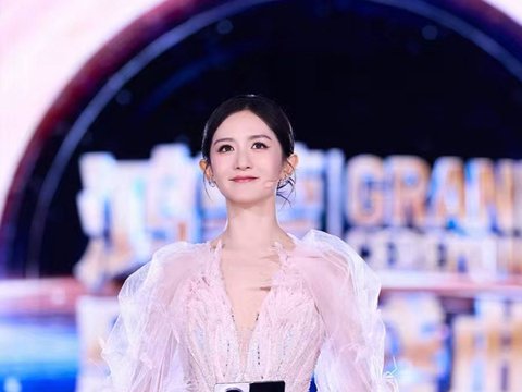 鸿蒙星光盛典启幕，华为Mate X7黑科技亮相，撒贝宁谢娜主持