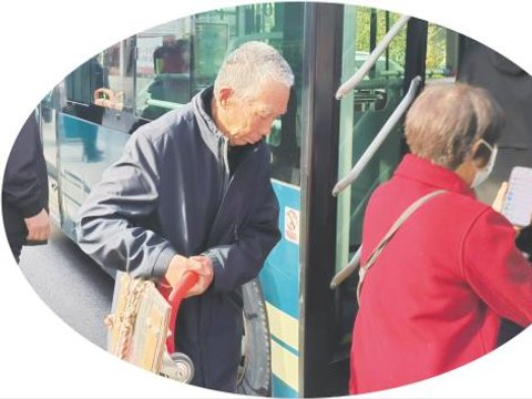 一路开往春天的公交车