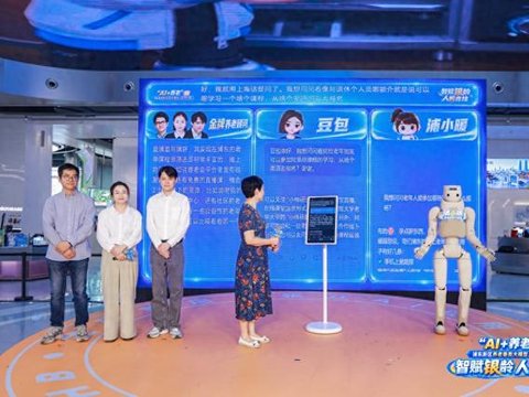 智赋银龄、人机竞技，浦东养老垂类大模型“浦小暖”人机PK大赛举行