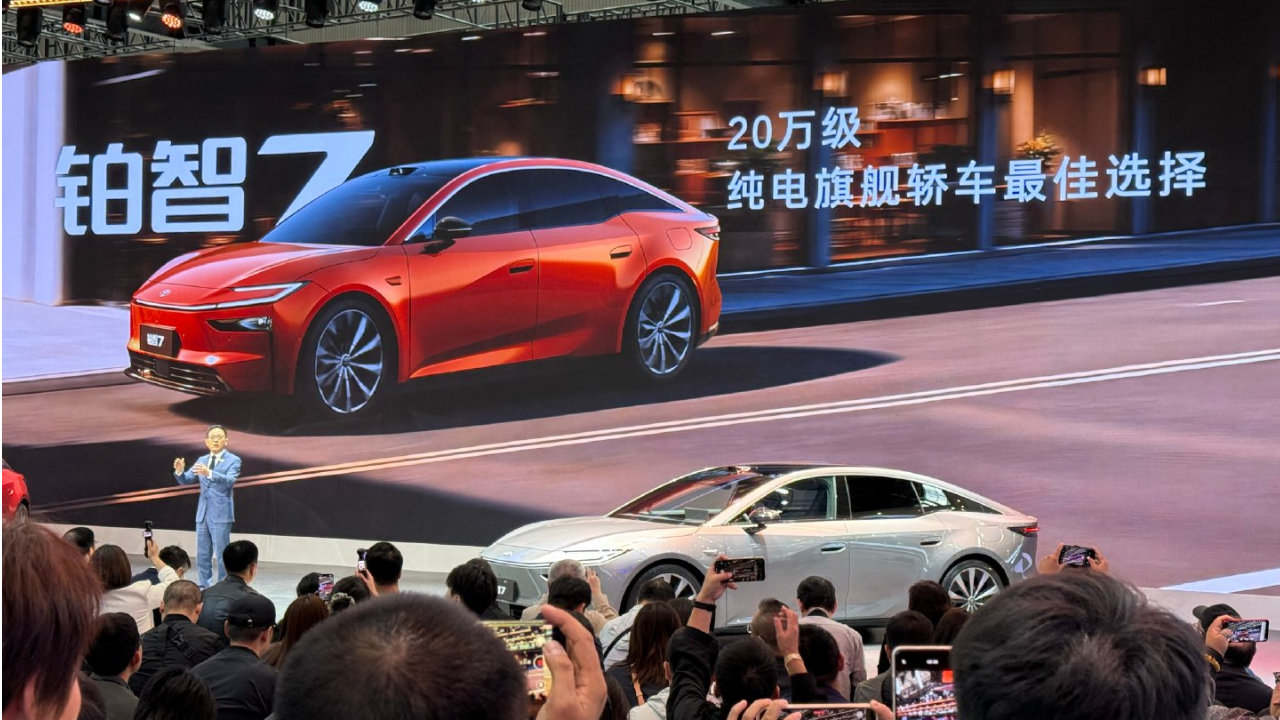 鸿蒙座舱融合丰田标准，铂智7要做20万级别最强D级车