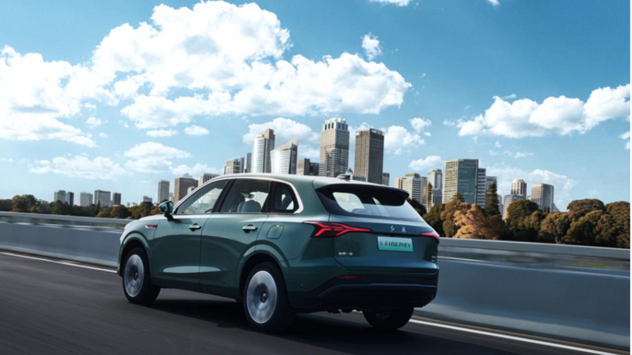 红旗HS6 PHEV17.88万元起售，插混SUV新成员