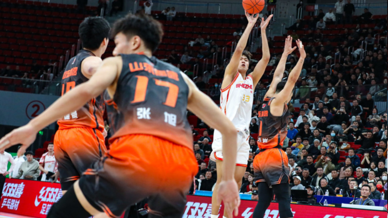 场均17+6！21岁小将令深圳甘愿冷藏周鹏，郭士强可用他平替王俊杰