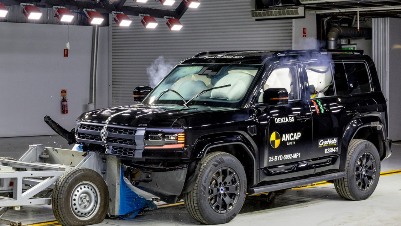 太硬也被扣分？方程豹豹5澳洲拿五星，代价是撞飞测试车