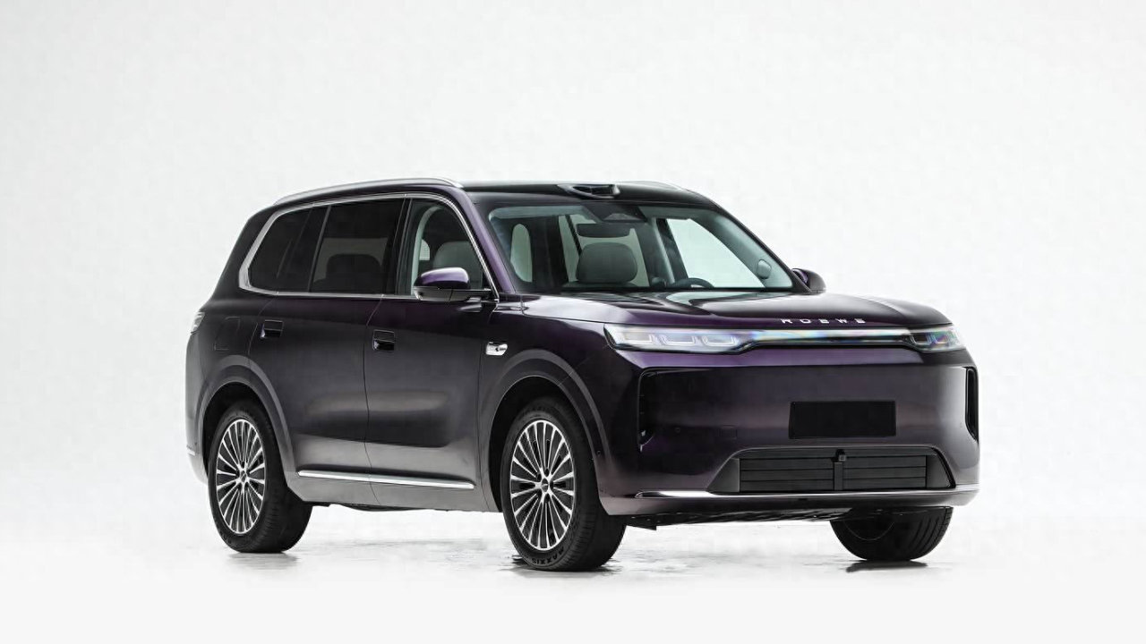 上汽荣威大5座SUV，全新设计风格，车长4900mm，纯电续航320km