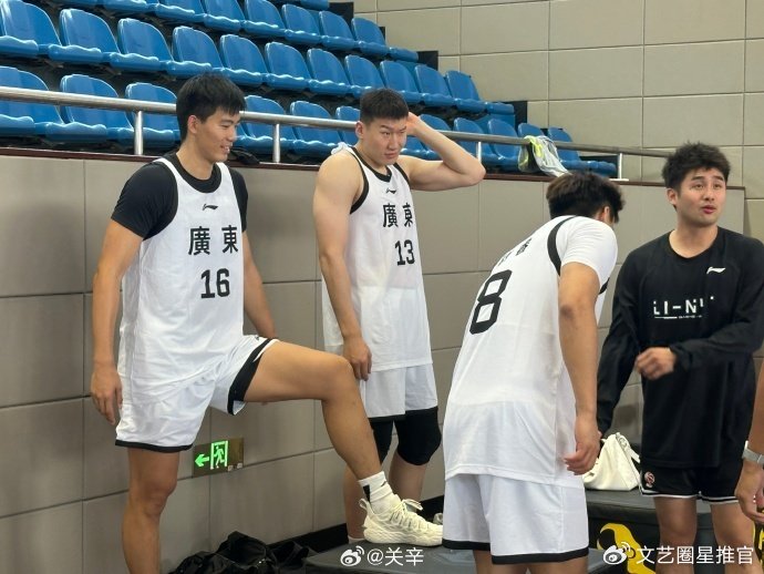 这才是大结局阵容？广东全运男篮亮相：“黑白矮”合体 李炎哲领衔豪