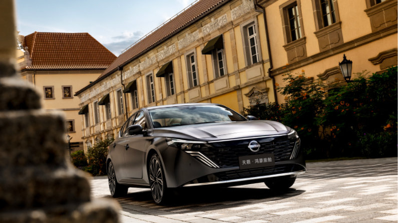 油电同智破局：天籁鸿蒙座舱改写燃油车智能规则