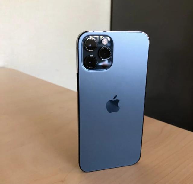 12pro颜色海蓝色,12pro海蓝色 颜色,例如去年的暗夜绿,而今年 iphone pro 的海蓝色成为热门新色