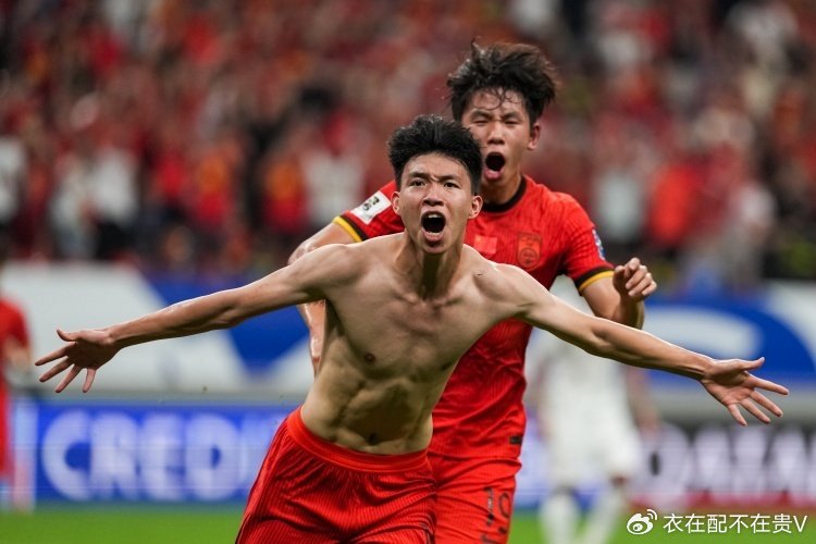 国足公布东亚杯名单！媒体人热议：一个时代过去了，太不给伊万面子