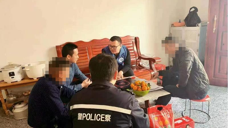 涉毒艺人复出争议 公众人物社会责任探讨