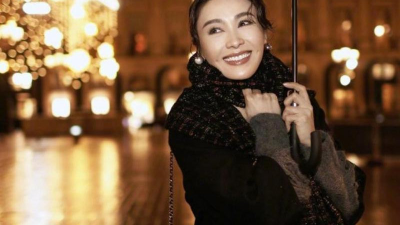 嫁“跛豪”的港星黎姿，从“当家花旦”变身商界百亿女强人