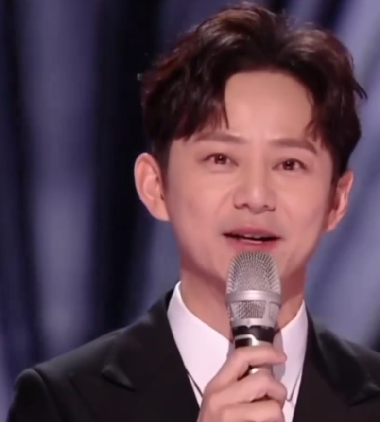 跨年晚会八大热搜:程潇“假唱”,薛之谦唱得太难听,何炅又哭了休闲区蓝鸢梦想 - Www.slyday.coM 跨年晚会八大热搜:程潇“假唱”,薛之谦唱得太难听,何炅又哭了休闲区蓝鸢梦想 - Www.slyday.coM