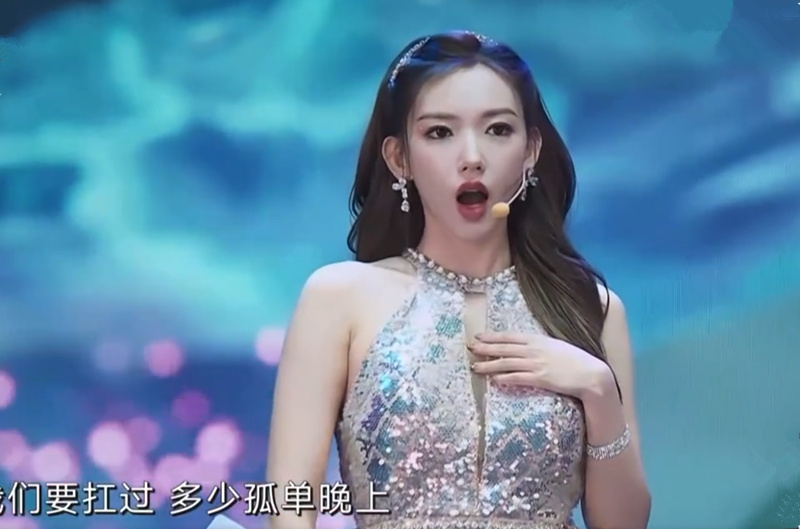 跨年晚会八大热搜:程潇“假唱”,薛之谦唱得太难听,何炅又哭了休闲区蓝鸢梦想 - Www.slyday.coM 跨年晚会八大热搜:程潇“假唱”,薛之谦唱得太难听,何炅又哭了休闲区蓝鸢梦想 - Www.slyday.coM