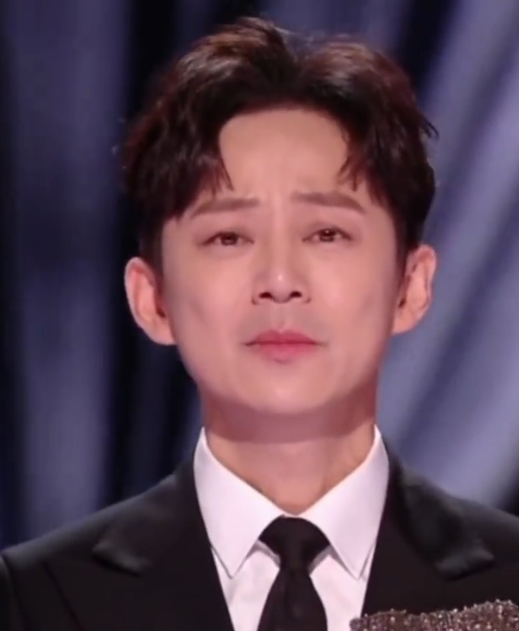 跨年晚会八大热搜:程潇“假唱”,薛之谦唱得太难听,何炅又哭了休闲区蓝鸢梦想 - Www.slyday.coM 跨年晚会八大热搜:程潇“假唱”,薛之谦唱得太难听,何炅又哭了休闲区蓝鸢梦想 - Www.slyday.coM