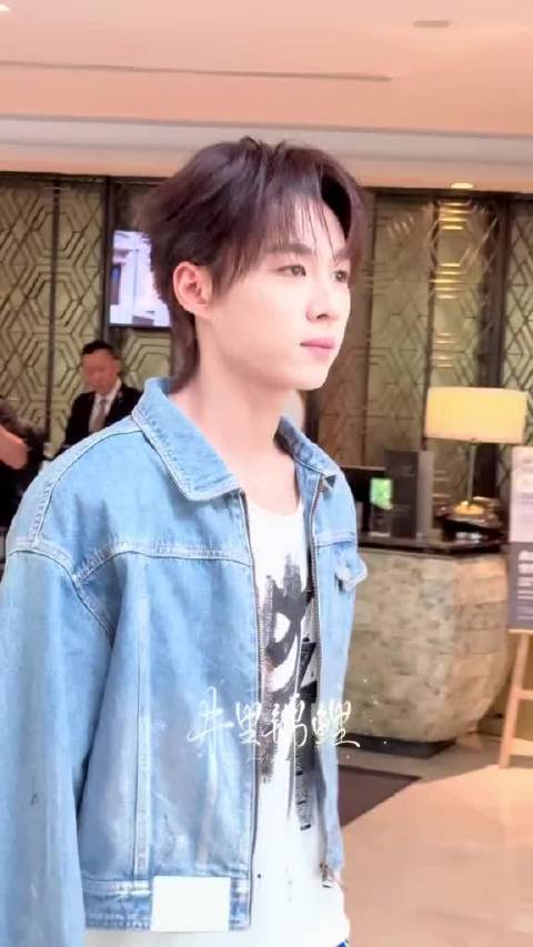 一起上班咯卓沅赵小童