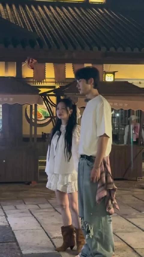 启唐城偶遇明星之金莎和她的小男友