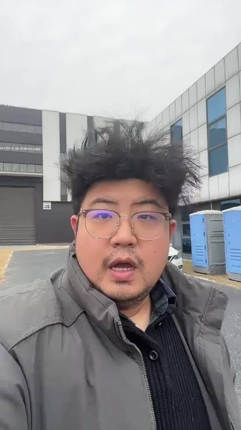 C视频丨建筑蜘蛛侠、工地快递员……来看机器人怎么盖楼