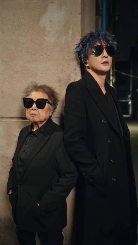 薛之谦与册琳娜联动引热议，纸板箱创意获赞