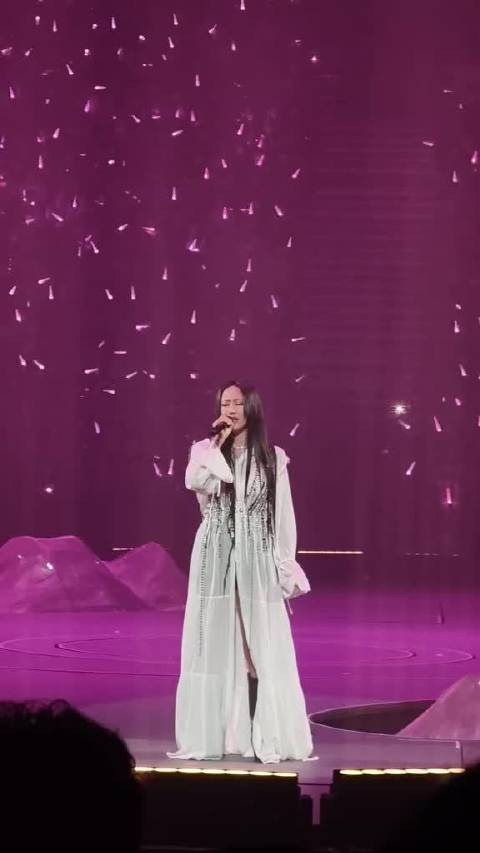 小半听着听着胡彦斌出来了！疯都疯了！哈哈哈哈哈