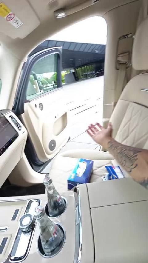 尊界V800前排电动门，你给打几分？
