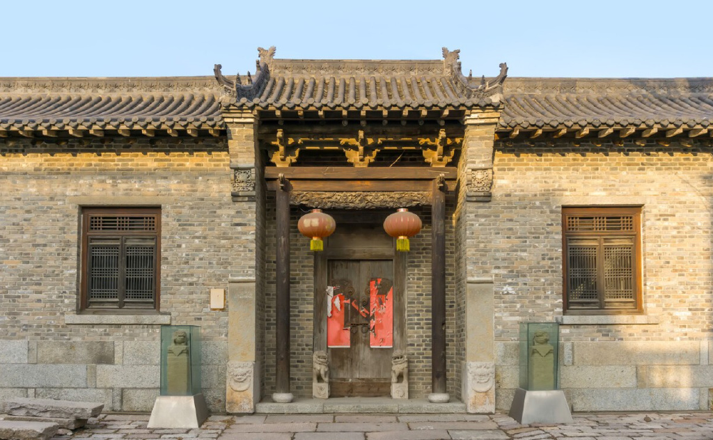 “门对门必伤人，墙垒墙必遭殃”，啥意思？有什么可怕后果？-门对墙风水化解