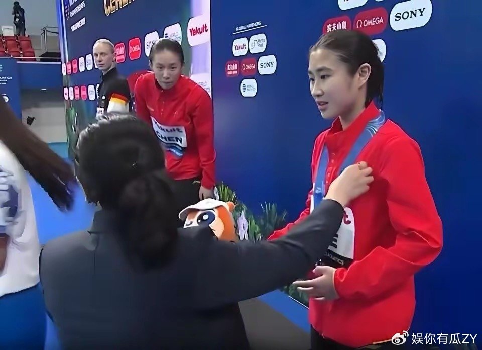 周继红闹乌龙：颁错奖被提醒，竟将错就错！陈芋汐超强沟通帮化解