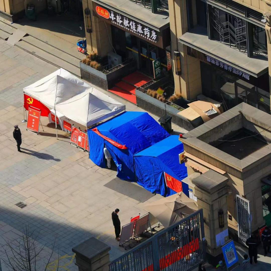 “我在疫情第一线”——西安市民、社区志愿者、上市公司的抗疫词条:囤货、核酸、守望相助休闲区蓝鸢梦想 - Www.slyday.coM “我在疫情第一线”——西安市民、社区志愿者、上市公司的抗疫词条:囤货、核酸、守望相助休闲区蓝鸢梦想 - Www.slyday.coM