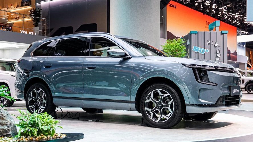 捷途山海L7 PLUS强势登陆成都车展 新势力风范成全场焦点