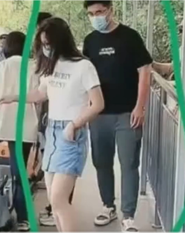 女子在家带娃，刷直播发现老公出轨，小三聊天记录被曝光