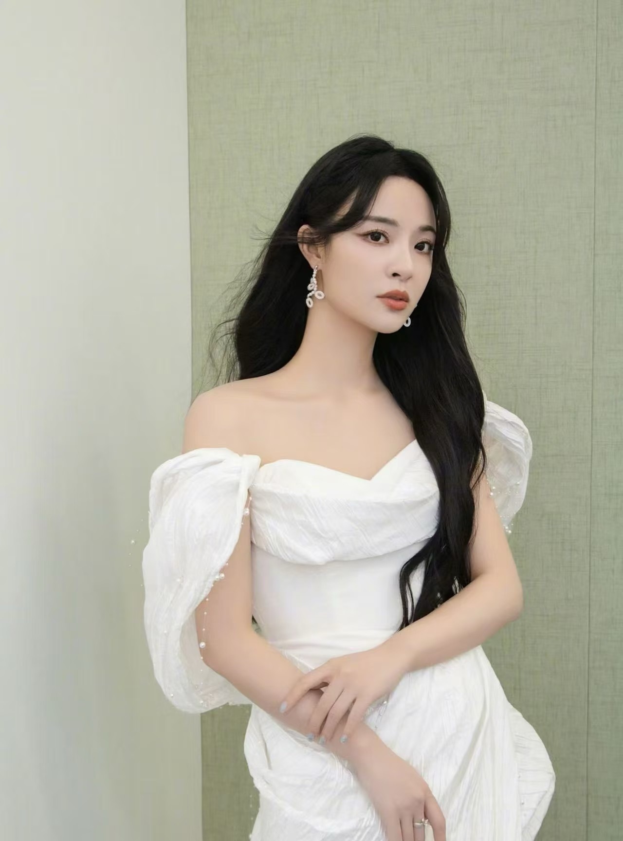 李莎旻子发文坦言工作焦虑，怕被淘汰