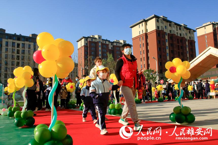 组图丨第一批小朋友已入园！雄安容西3所幼儿园今日开学(图3)