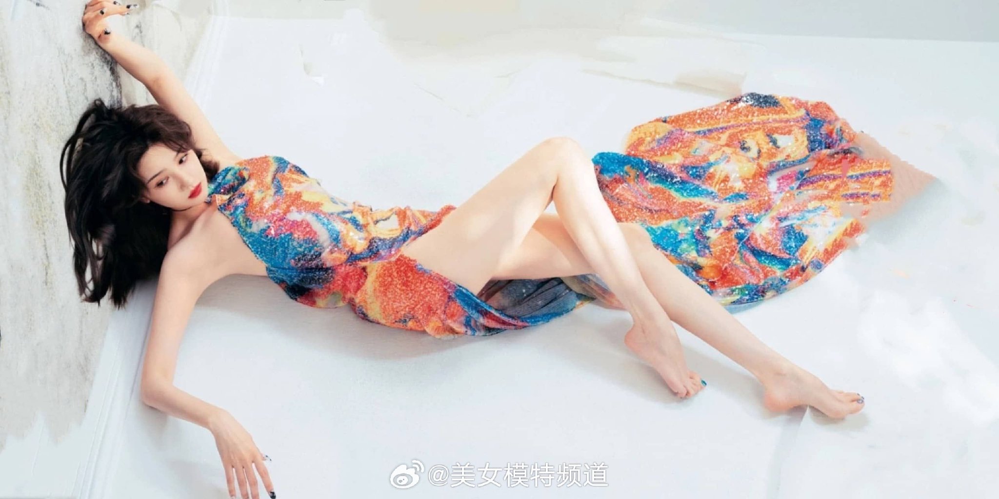 陈小纭光脚丫美图