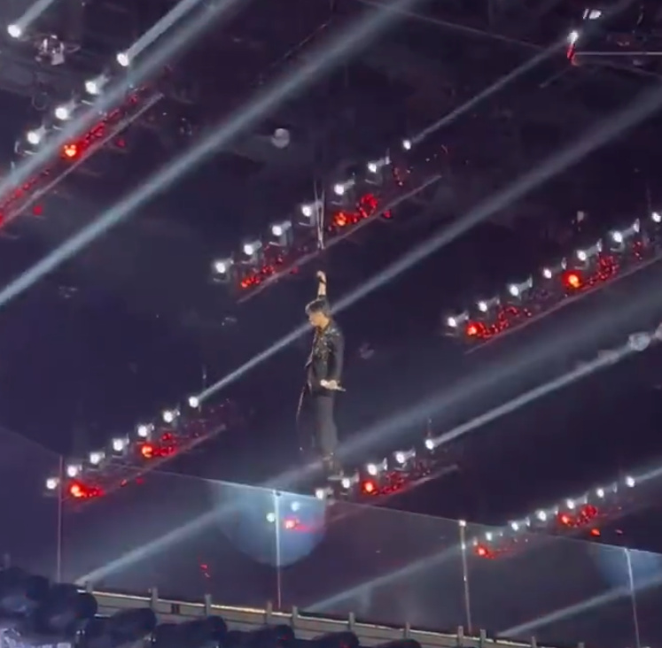 跨年晚会八大热搜:程潇“假唱”,薛之谦唱得太难听,何炅又哭了休闲区蓝鸢梦想 - Www.slyday.coM 跨年晚会八大热搜:程潇“假唱”,薛之谦唱得太难听,何炅又哭了休闲区蓝鸢梦想 - Www.slyday.coM