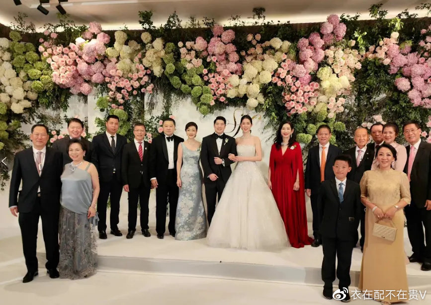 王石娇妻美到国外去了，出席<a href=