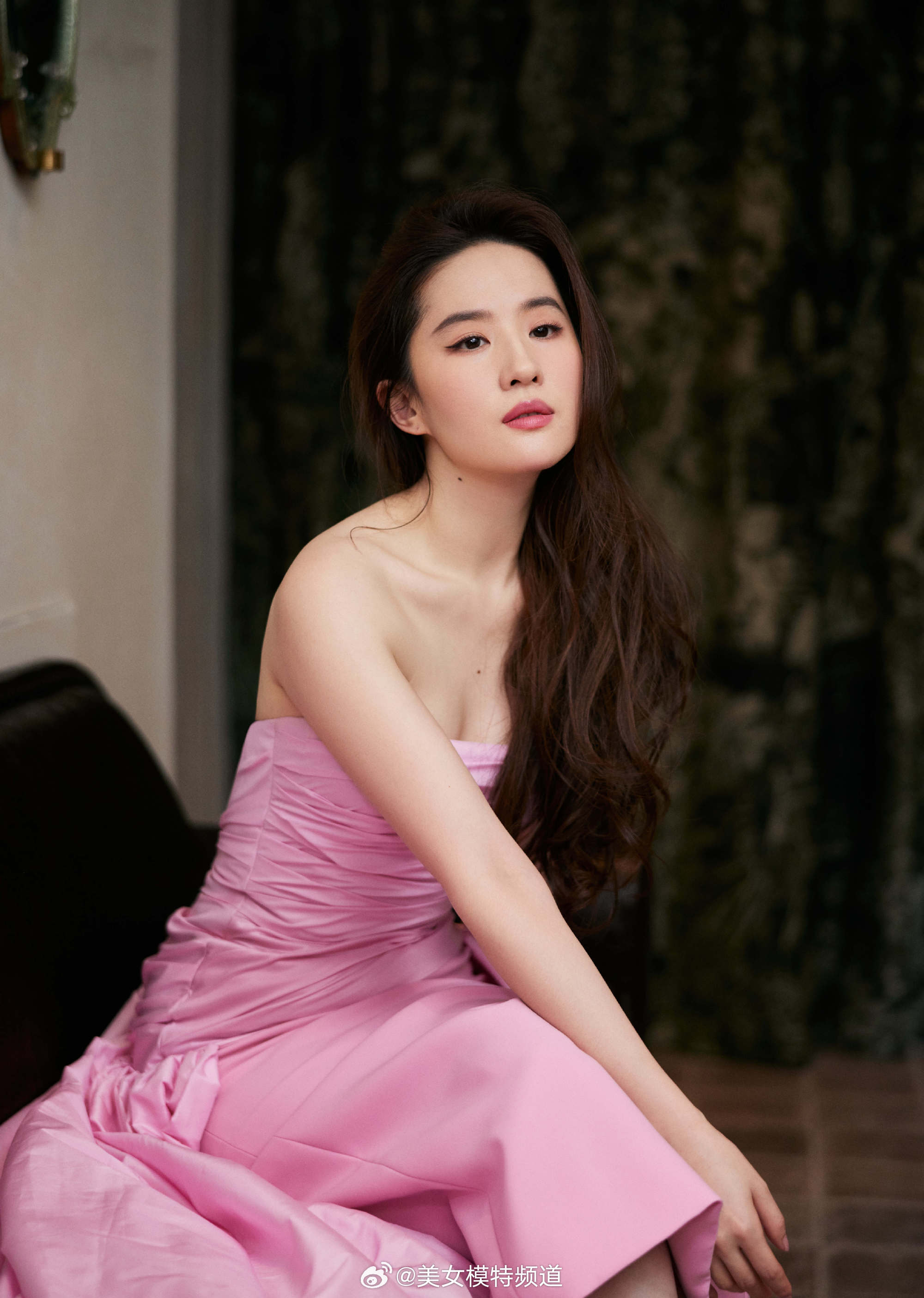 刘亦菲仙品侧颜粉色芭比