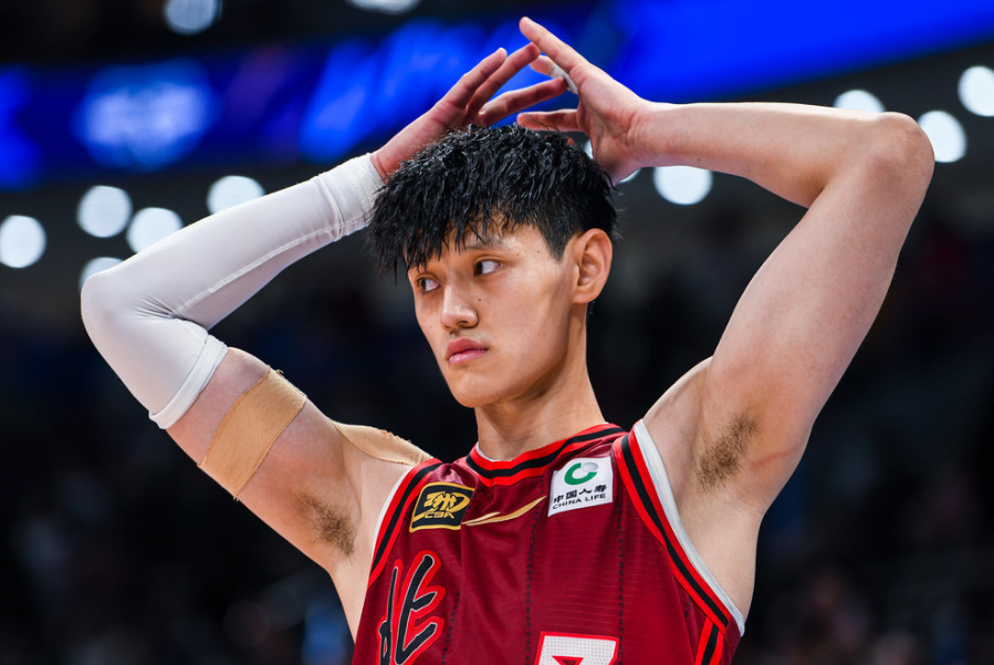 曾凡博签约3年回归北京首钢，他与周琦的加盟将如何重塑CBA争冠格局？