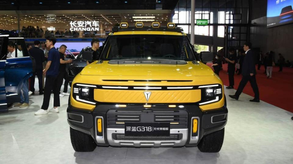 20万级方盒子硬派越野怎么选？深蓝G318对标钛7谁更香？