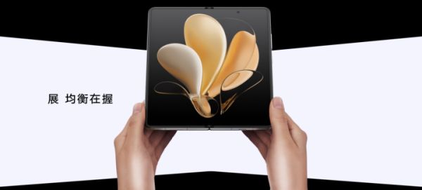 赵明现场两次摔折叠屏手机,荣耀MagicV发布,售价9999元起休闲区蓝鸢梦想 - Www.slyday.coM 赵明现场两次摔折叠屏手机,荣耀MagicV发布,售价9999元起休闲区蓝鸢梦想 - Www.slyday.coM