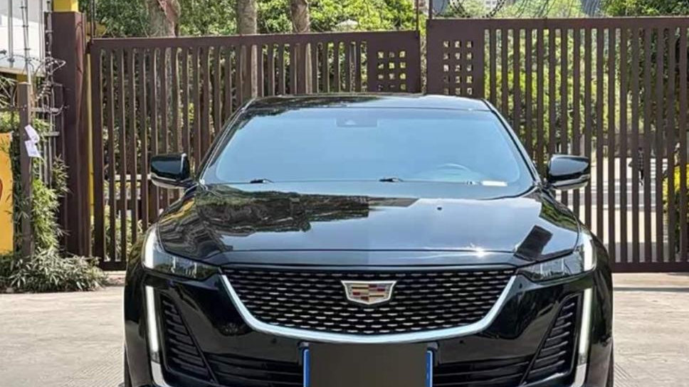 不给迈腾留活路！跌至20.69万起，标配2.0T+后驱，7.3秒破百