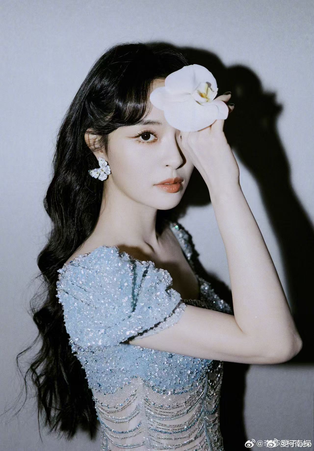 央视镜头展现李莎旻子出众颜值气质