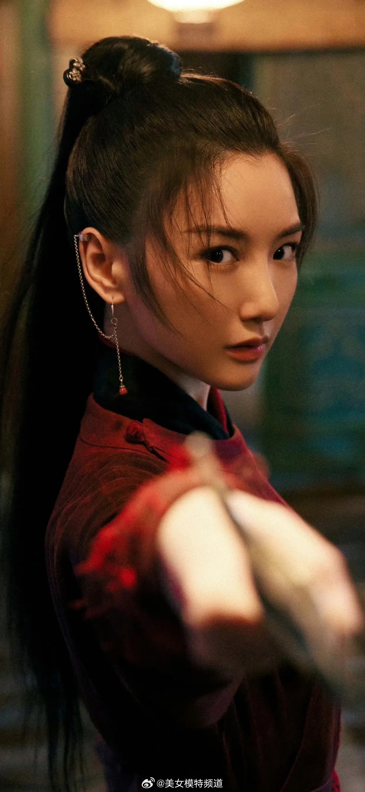 毛晓彤束发红衣古风