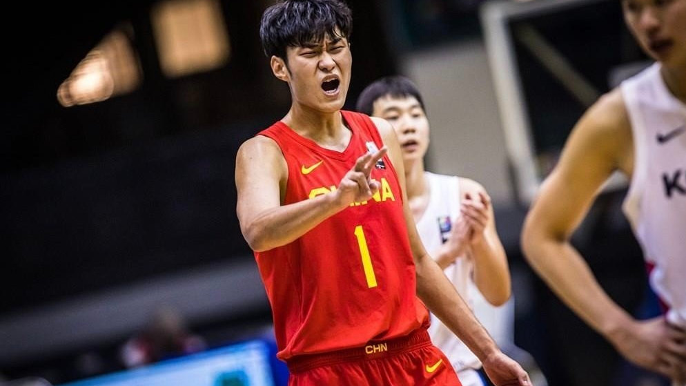 中国U18男篮2连胜，击败韩国，26次失误，后卫被骂惨