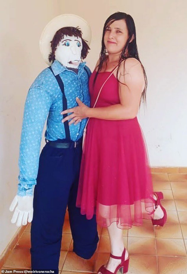 巴西女子与布娃娃结婚一年并“生子”后,声称丈夫出轨两人分居了休闲区蓝鸢梦想 - Www.slyday.coM 巴西女子与布娃娃结婚一年并“生子”后,声称丈夫出轨两人分居了休闲区蓝鸢梦想 - Www.slyday.coM