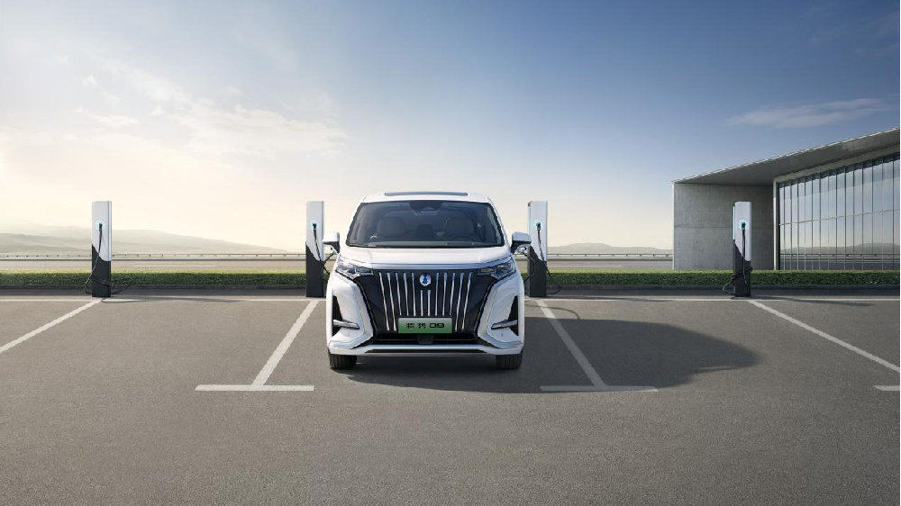 面向高端新能源MPV市场，腾势D9震撼上市，售价32.98万起！