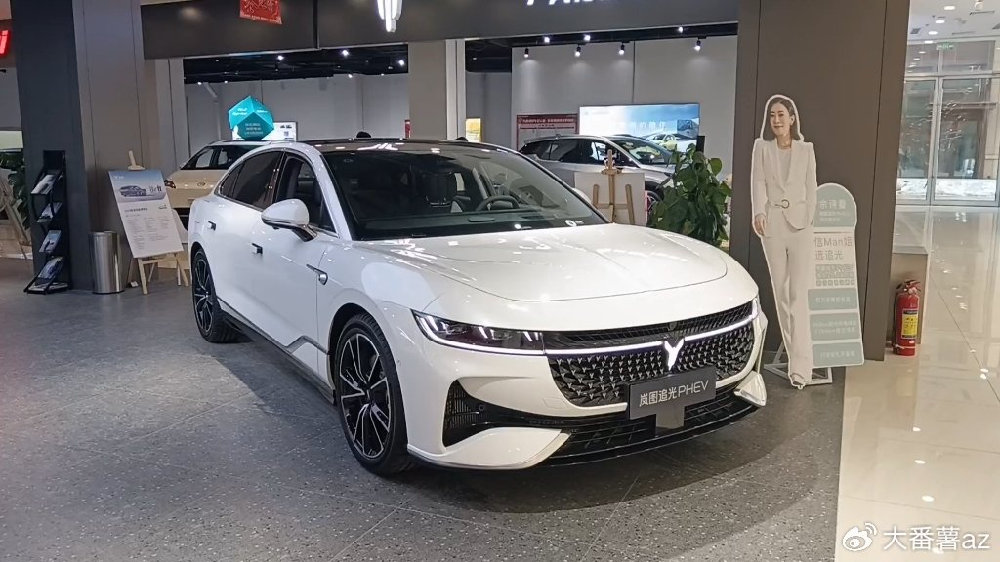 混动新王诞生，追光PHEV凭一己之力重塑豪华新标准？