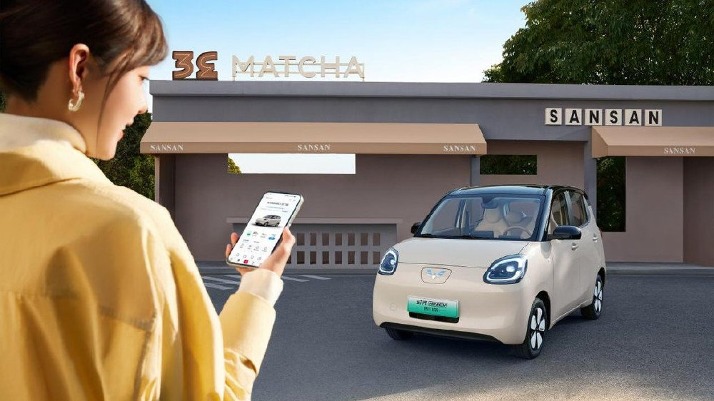 敞篷之后，又有四门版，宏光MINIEV把可爱玩明白了