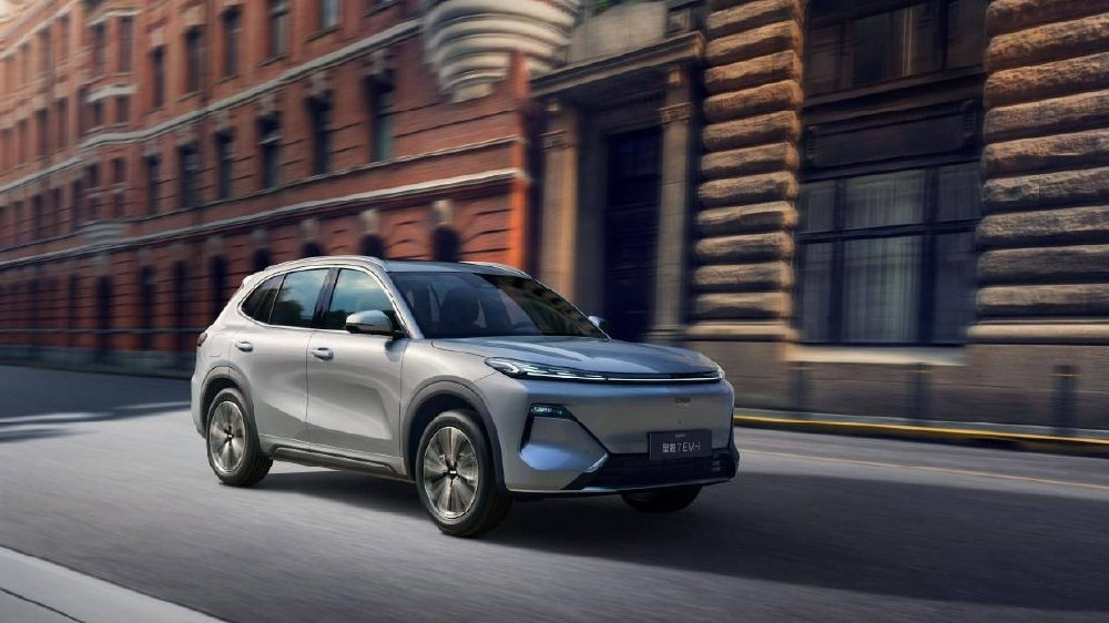 行业首次油电同刺，吉利银河星舰7 EM-i如何突出重围？